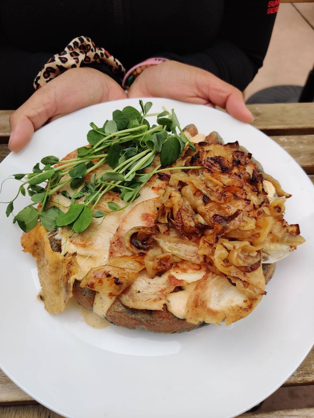 The Hidden Kitchen | restaurant | 113 N Ocean Ave, Cayucos, CA 93430, USA | 8059957030 OR +1 805-995-7030