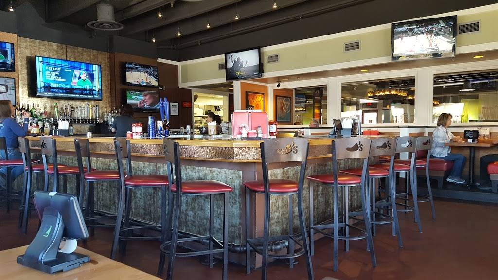 Chilis Grill & Bar | restaurant | 1640 W Valencia Rd, Tucson, AZ 85746, USA | 5205731809 OR +1 520-573-1809