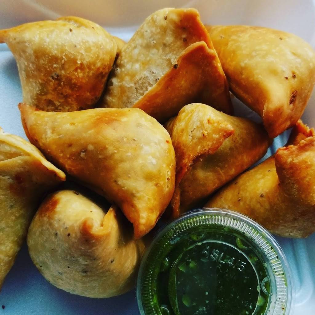 Bombay Sweets | restaurant | 3401 South 13th Street, Milwaukee, WI 53215, USA | 4143833553 OR +1 414-383-3553