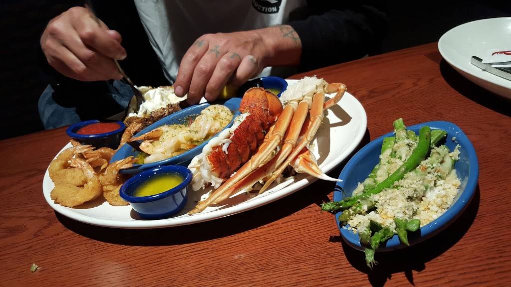 Red Lobster | restaurant | 7607 Day Dr, Parma, OH 44129, USA | 4408880990 OR +1 440-888-0990