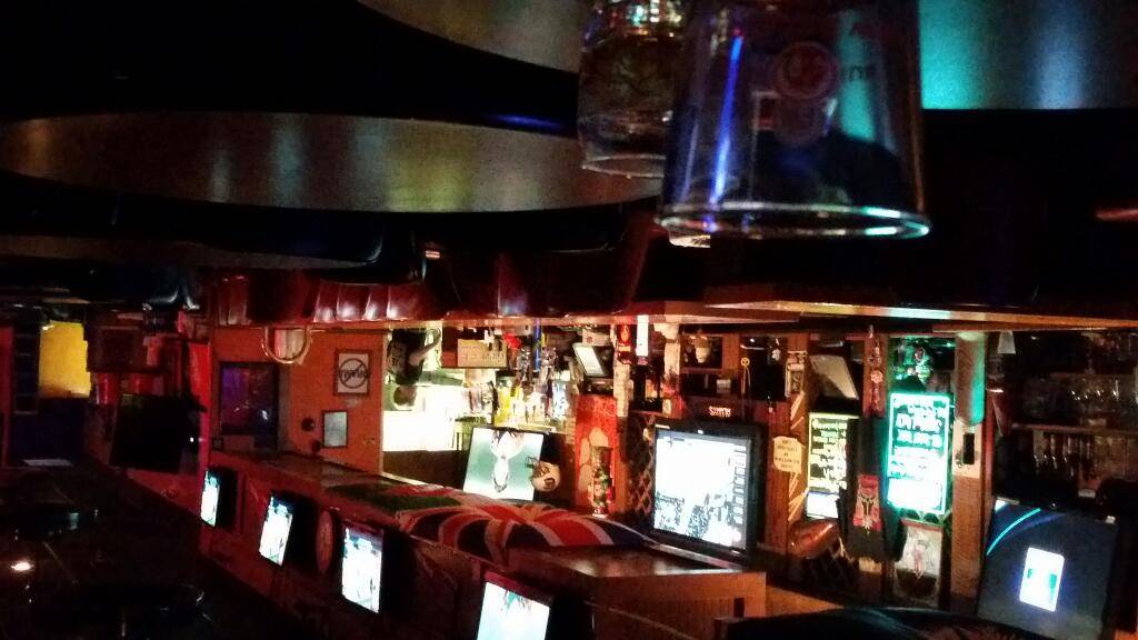 House Divided Bar & Grill | restaurant | 1659 Woodruff Rd, Greenville, SC 29607, USA | 8642836655 OR +1 864-283-6655