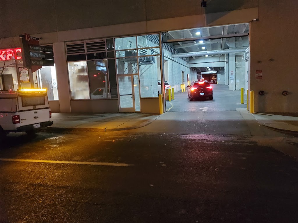 KFC | restaurant | 231 N Tucker Blvd, St. Louis, MO 63103, USA | 3145309527 OR +1 314-530-9527