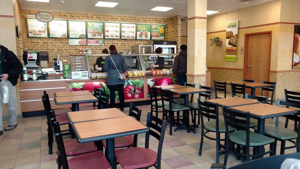 Subway | restaurant | 102 W Main St, Elmwood, IL 61529, USA | 3097422242 OR +1 309-742-2242