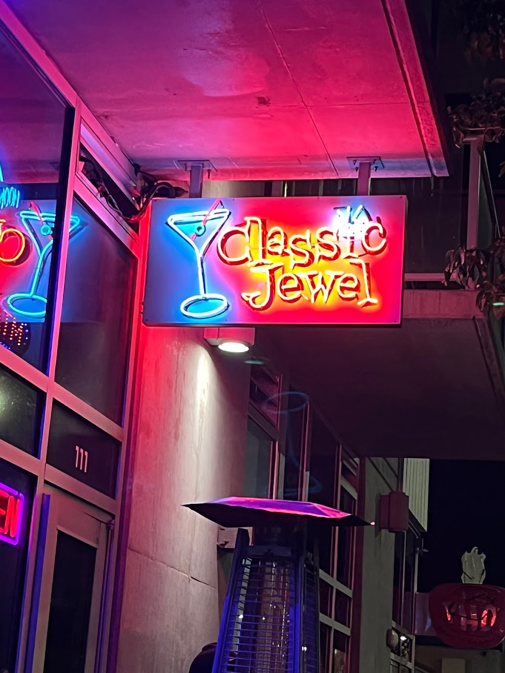 Classic Jewel | restaurant | 353 E Bonneville Ave, Las Vegas, NV 89101, USA | 7027226750 OR +1 702-722-6750
