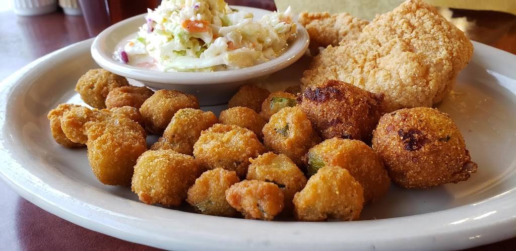 The Lakehouse | restaurant | 1655 Junction Hwy, Kerrville, TX 78028, USA | 8308953188 OR +1 830-895-3188