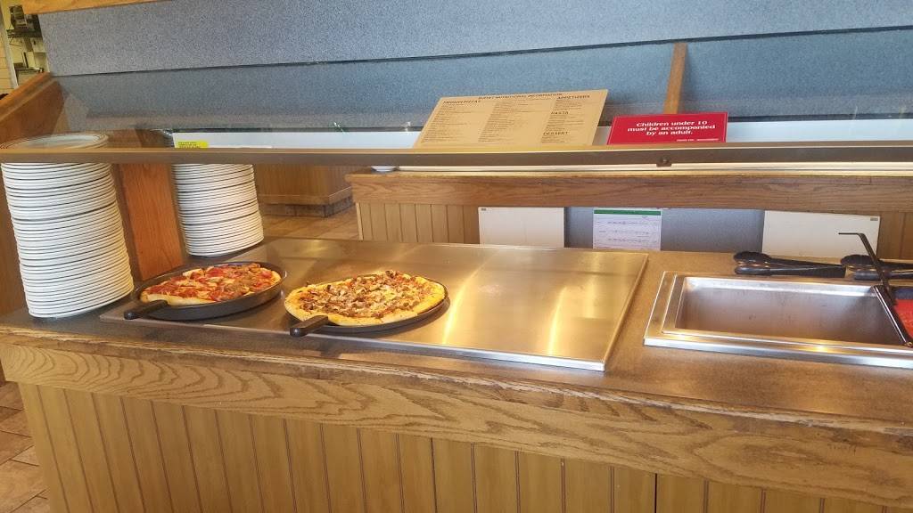 Pizza Hut | meal takeaway | 8134 Douglas Ave, Urbandale, IA 50322, USA | 5152768534 OR +1 515-276-8534