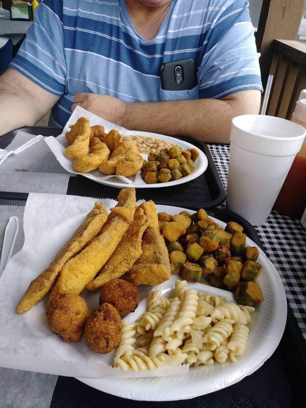 Uncle Larrys Restaurant | restaurant | 8210 Apison Pike, Ooltewah, TN 37363, USA | 4234982979 OR +1 423-498-2979