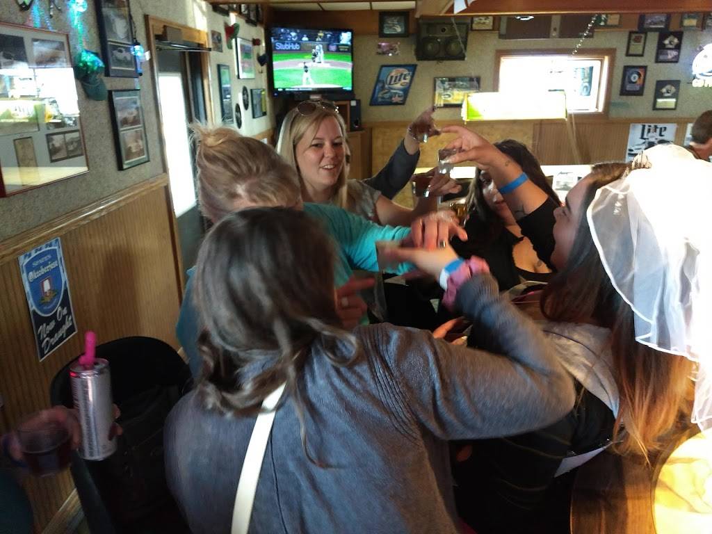 Augies Bar & Grill LLC | restaurant | 206 Willow St, Luxemburg, WI 54217, USA | 9208455030 OR +1 920-845-5030