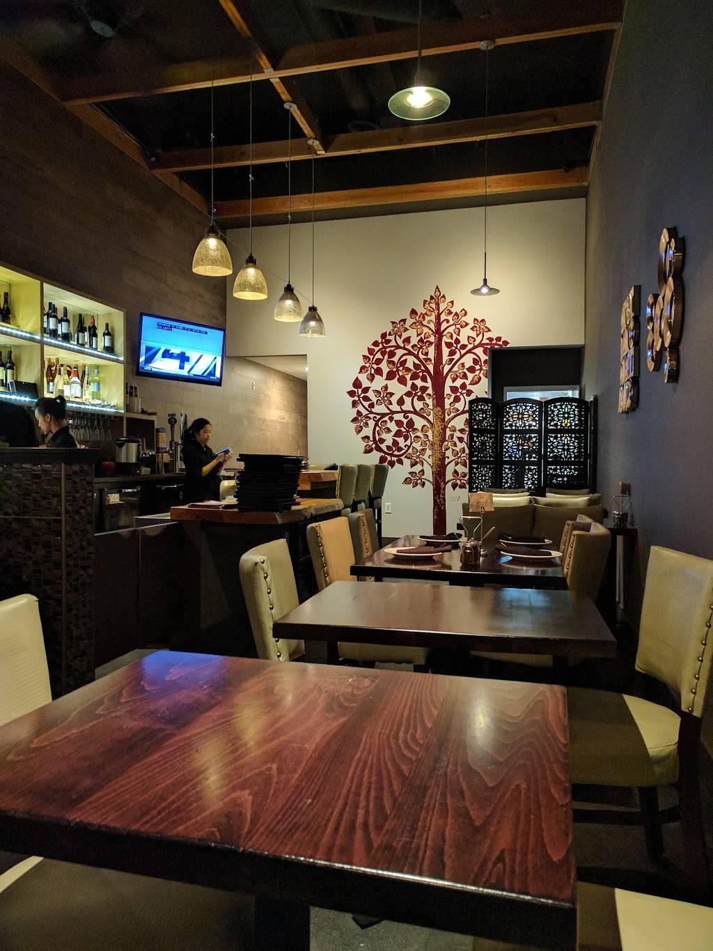 Aroy Thai Bistro | restaurant | 320 University Ave, Palo Alto, CA 94301, USA | 6504852636 OR +1 650-485-2636