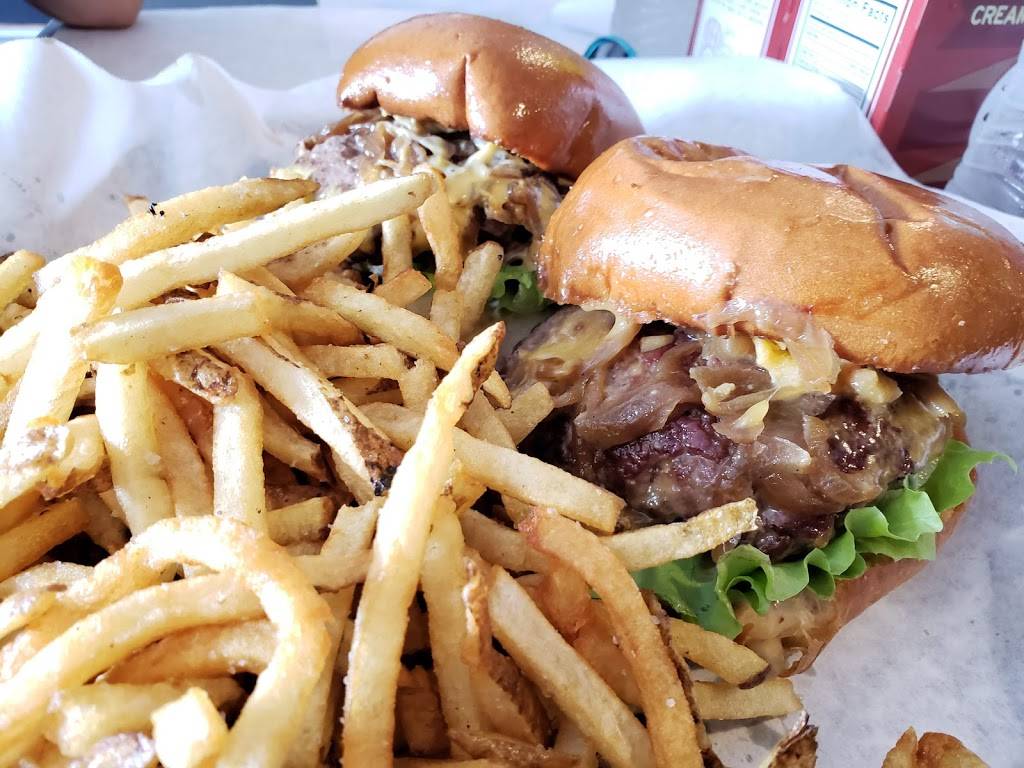 Market Burger Fries & Shakes | restaurant | 145 W Main St, Purcellville, VA 20132, USA | 5407511145 OR +1 540-751-1145