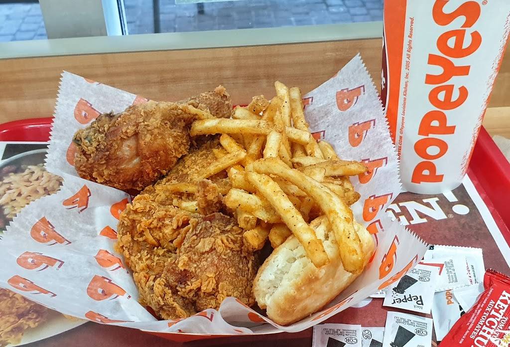 Popeyes Louisiana kitchen | restaurant | 208 Queens Quay W # 5-6, Toronto, ON M5J 2Y5, Canada | 4163689292 OR +1 416-368-9292