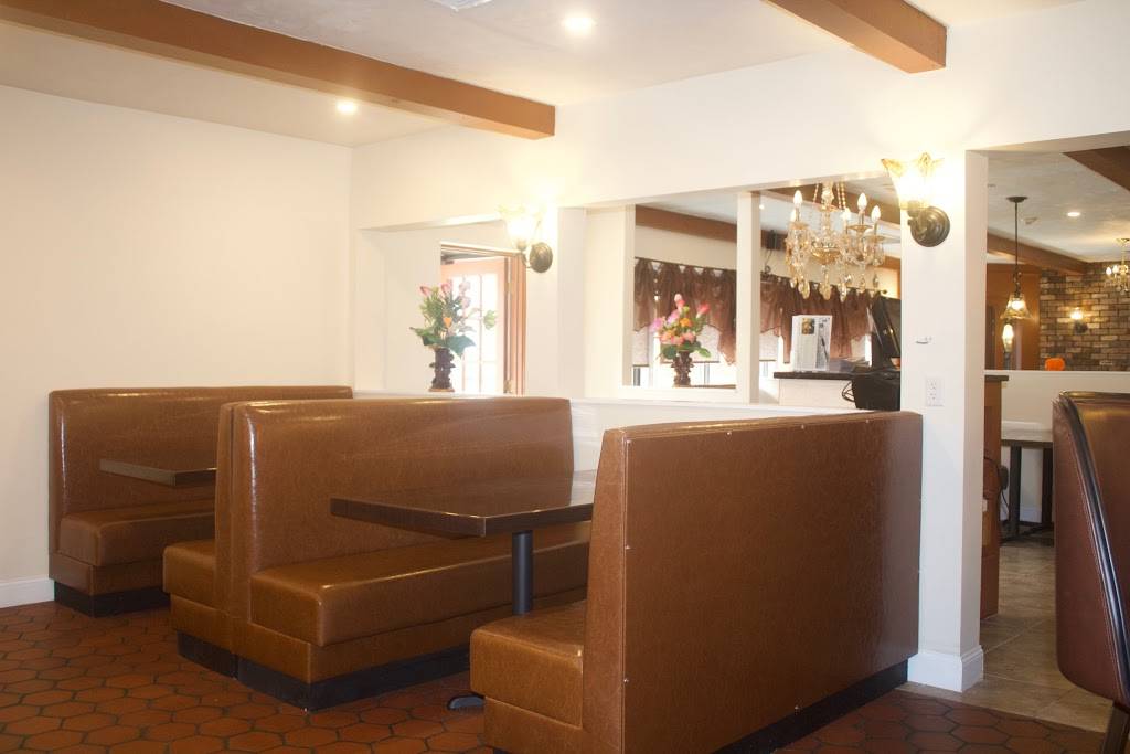 Emmilys | restaurant | 103 Putnam Pike, Johnston, RI 02919, USA | 4013530444 OR +1 401-353-0444