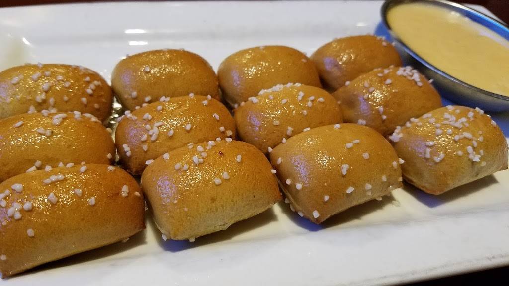 The Hill Bar & Grill | restaurant | 4800 E Douglas Ave, Wichita, KS 67208, USA | 3162011190 OR +1 316-201-1190