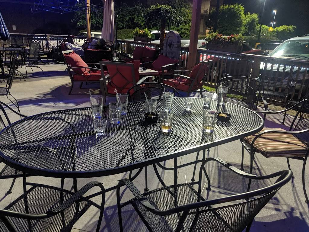 The Pour House Bar and Grill | restaurant | 7405 Nieman Rd, Shawnee, KS 66214, USA | 9133220580 OR +1 913-322-0580