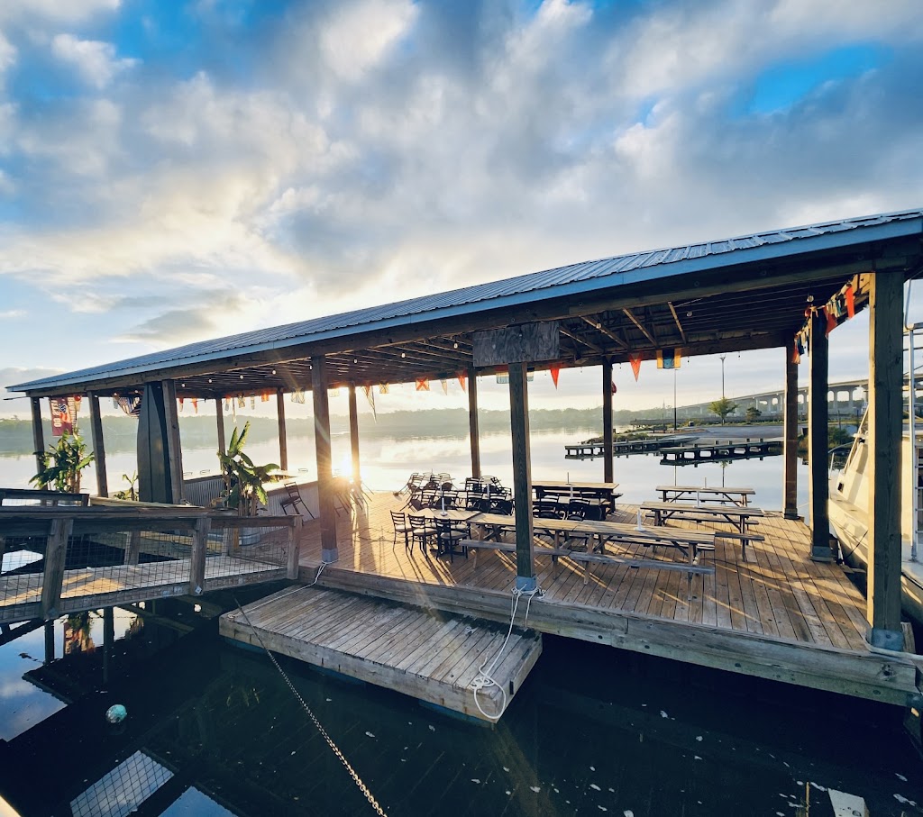 Lighthouse Marina | restaurant | 4100 Clark St, Pascagoula, MS 39581, USA | 2283554005 OR +1 228-355-4005