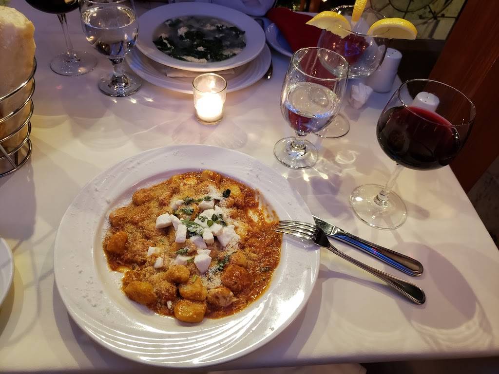 Mama Raos | restaurant | 6408 11th Ave, Brooklyn, NY 11219, USA | 7187452269 OR +1 718-745-2269