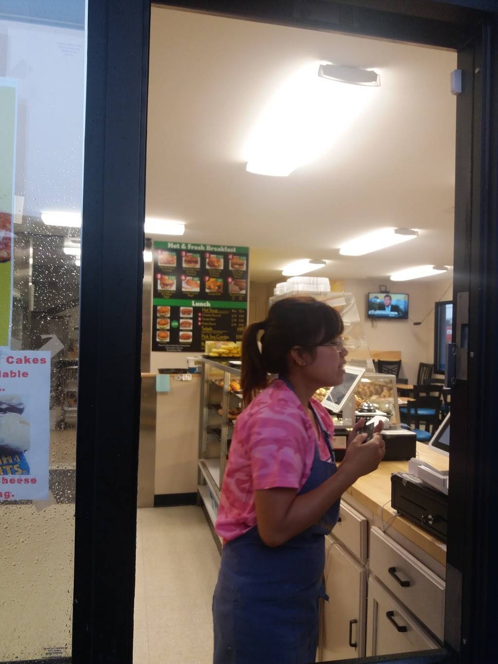 Daylight Donuts- Eaton | bakery | 1309 N Barron St, Eaton, OH 45320, USA | 9374561744 OR +1 937-456-1744