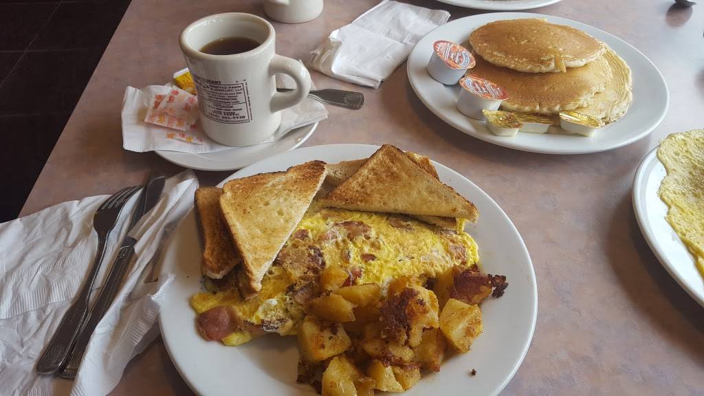 Cristys Restaurant | restaurant | 545 Winsted Rd, Torrington, CT 06790, USA | 8604967330 OR +1 860-496-7330