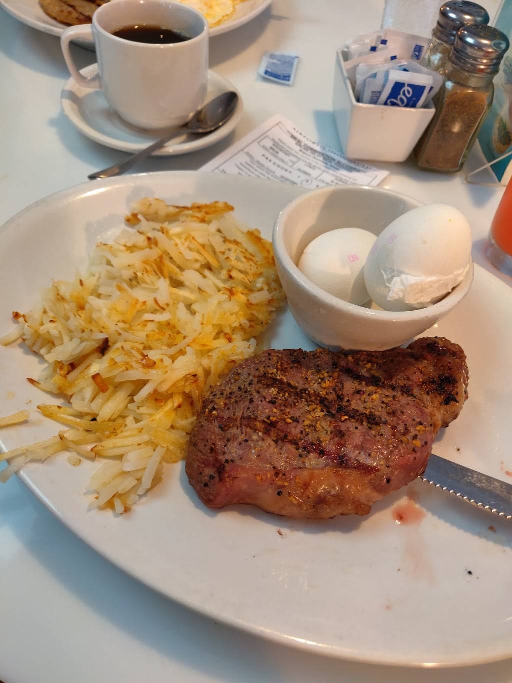 Willoughbys | restaurant | 3401 N Nimitz Hwy, Honolulu, HI 96819, USA | 8088360661 OR +1 808-836-0661