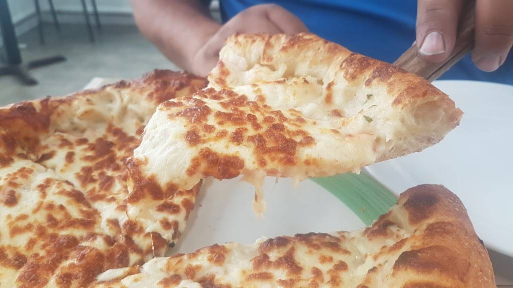 Resto & Brasserie Le Moulin | restaurant | 3164 Rue Laval, Lac-Mégantic, QC G6B 1A4, Canada | 8195830886 OR +1 819-583-0886