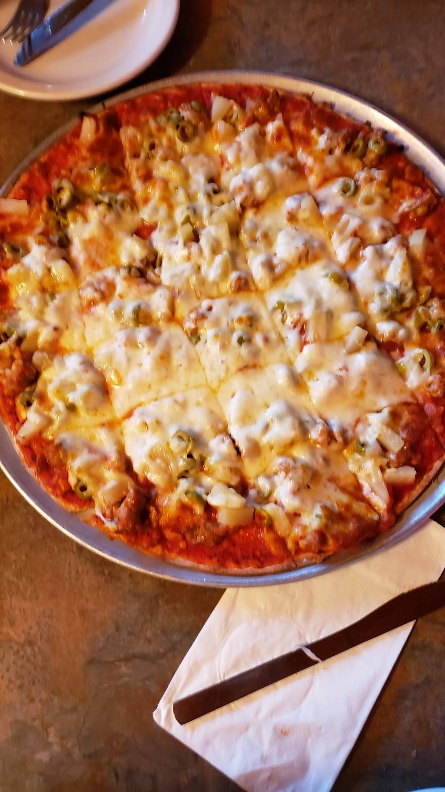 Carbones Pizzeria | restaurant | 55 Wentworth Ave E, West St Paul, MN 55118, USA | 6514578383 OR +1 651-457-8383