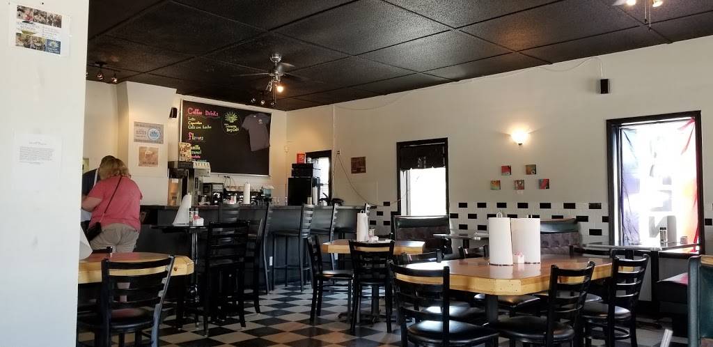 Traverse Bay Café | restaurant | 810 E Front St, Traverse City, MI 49686, USA | 2319431755 OR +1 231-943-1755