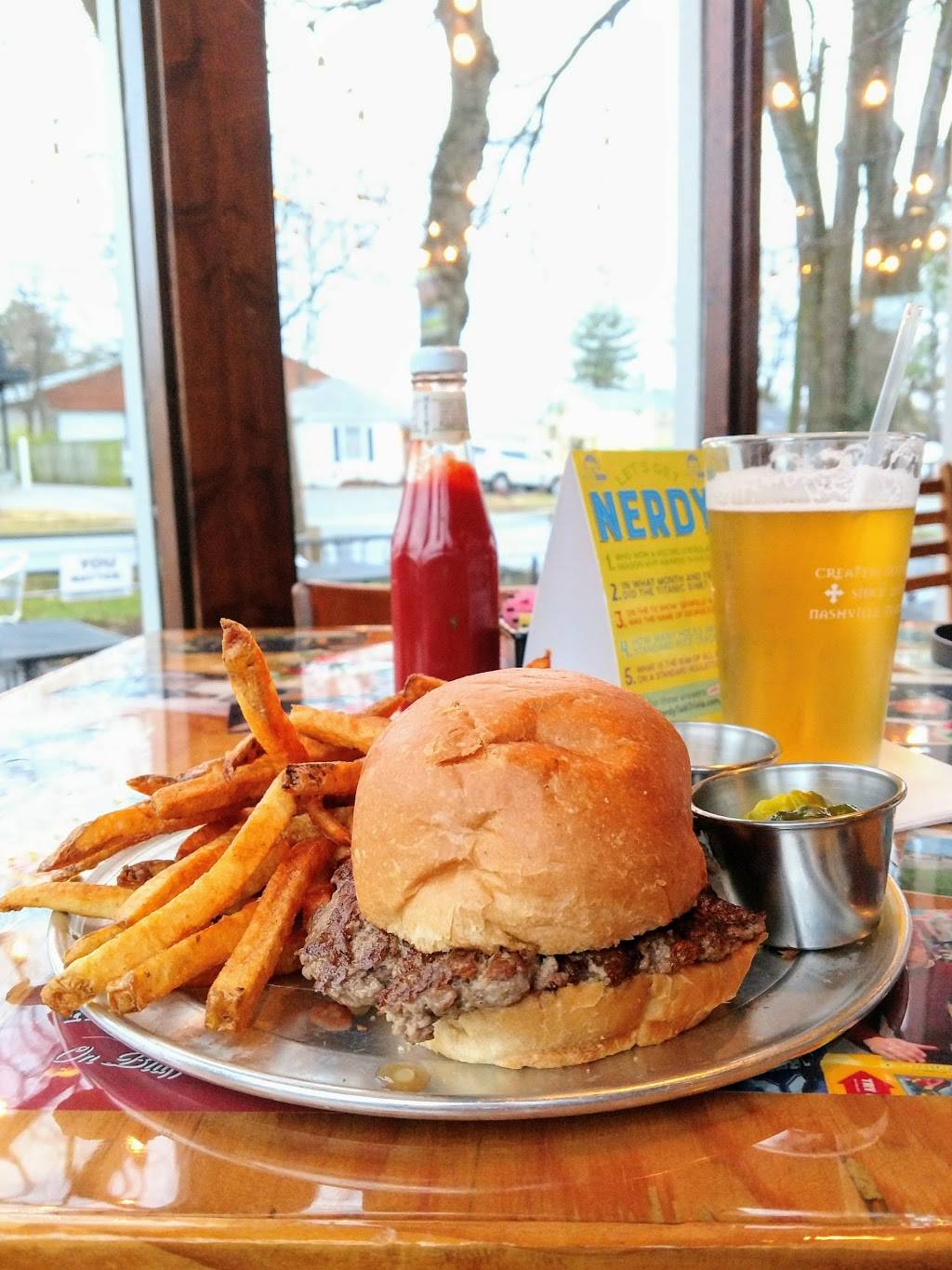 Brothers Burger Joint | restaurant | 2821 Bransford Ave, Berry Hill, TN 37204, USA | 6153807069 OR +1 615-380-7069