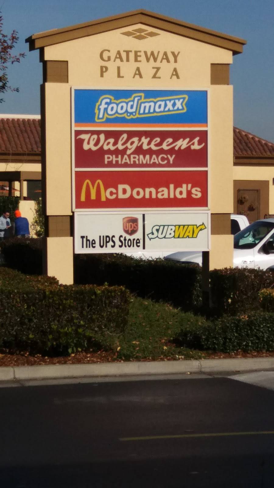 Corral Hollow | shopping mall | 1801-1975 W 11th St, Tracy, CA 95376, USA | 9252791800 OR +1 925-279-1800