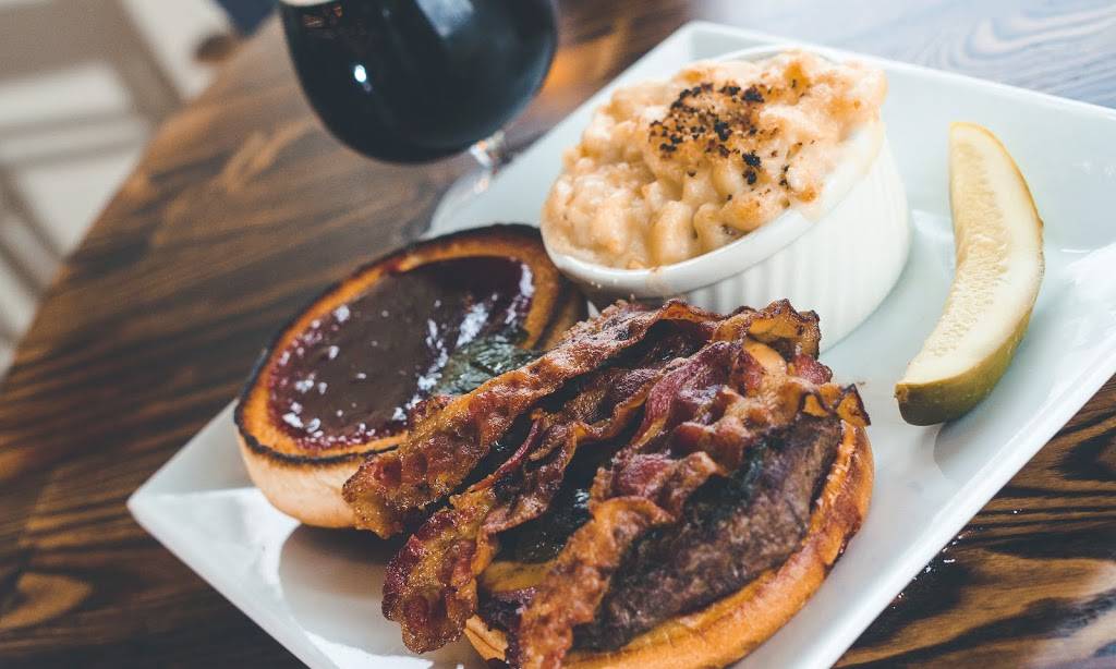 Iron Horse Tavern - University Town Centre | restaurant | 525 Granville Square, Morgantown, WV 26501, USA | 3044511330 OR +1 304-451-1330