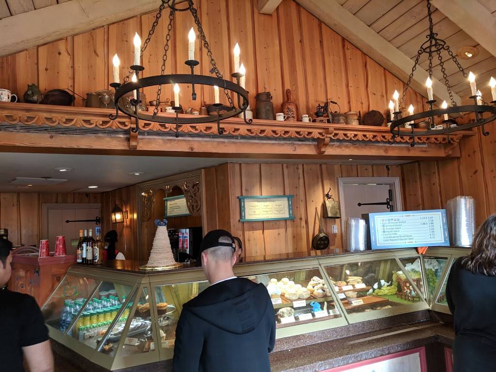 Kringla Bakeri Og Kafe | restaurant | 1510 North Avenue of the Stars, Orlando, FL 32830, USA | 4079393463 OR +1 407-939-3463