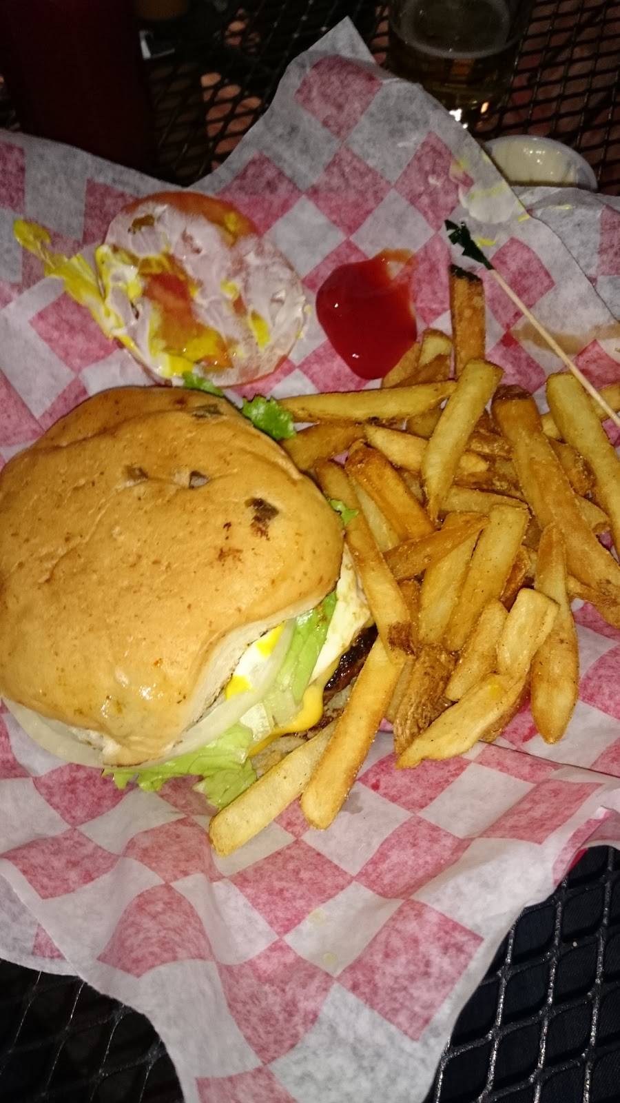 Churchills Bar & Grill | restaurant | 16687 W Airport Blvd, Sugar Land, TX 77498, USA | 2813250095 OR +1 281-325-0095