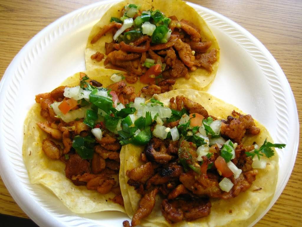 Mis Tres Reynas ahora. la POBLANITA | restaurant | 1983 Lombardy Village Rd, Lumber Bridge, NC 28357, USA | 9103598040 OR +1 910-359-8040