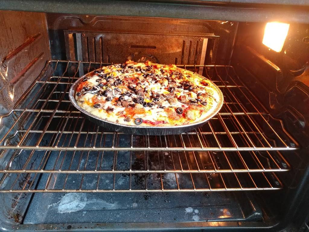 Papa Murphys Take N Bake Pizza | meal takeaway | 7630 W Bluemound Rd, Wauwatosa, WI 53213, USA | 4144767200 OR +1 414-476-7200