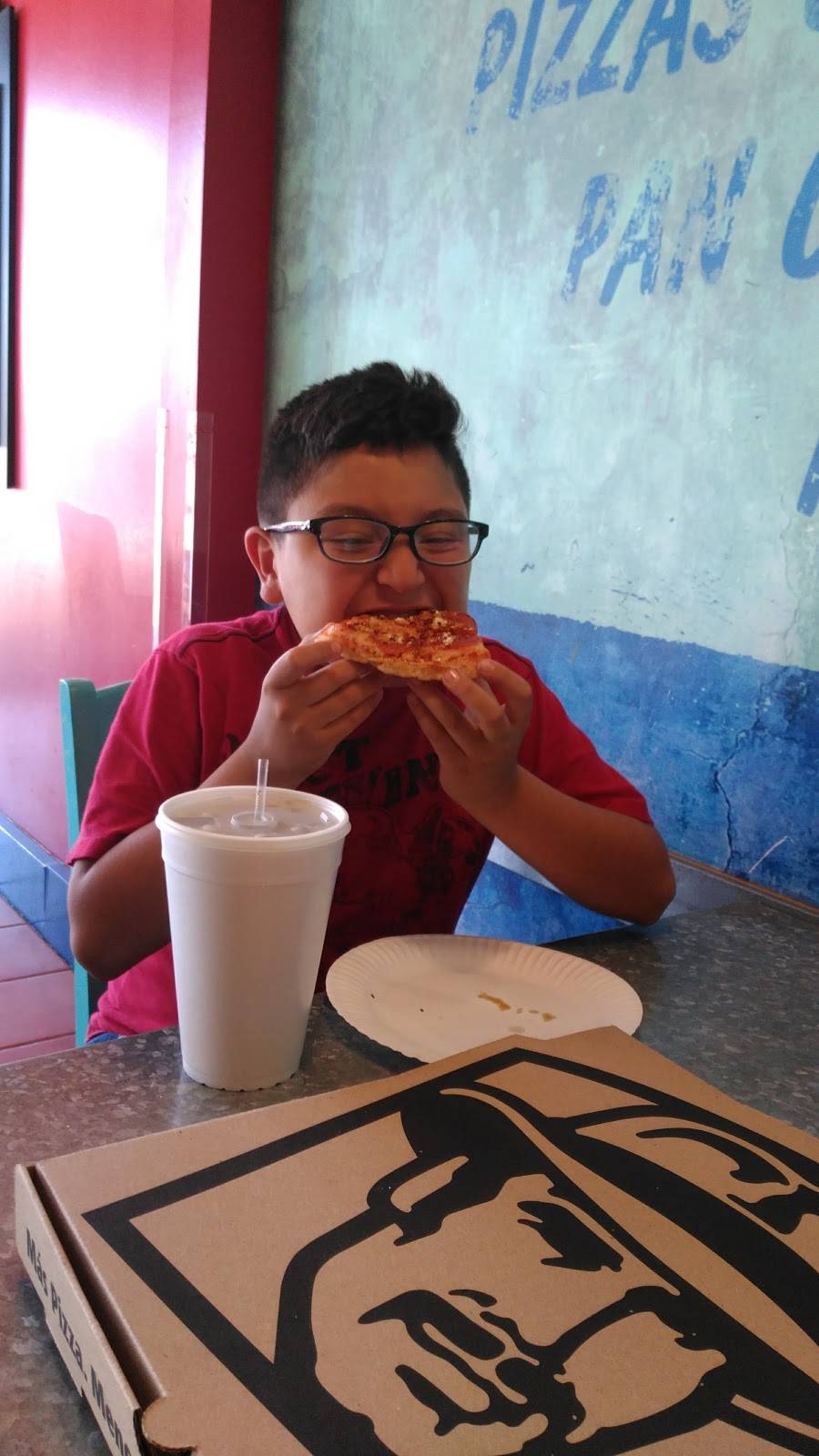 Pizza Patron | meal takeaway | 4638 W Commerce St, San Antonio, TX 78237, USA | 2104342800 OR +1 210-434-2800