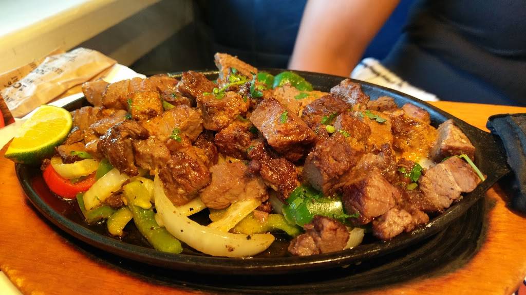 Chilis Grill & Bar | meal takeaway | 3960 E 82nd St, Indianapolis, IN 46240, USA | 3175770309 OR +1 317-577-0309