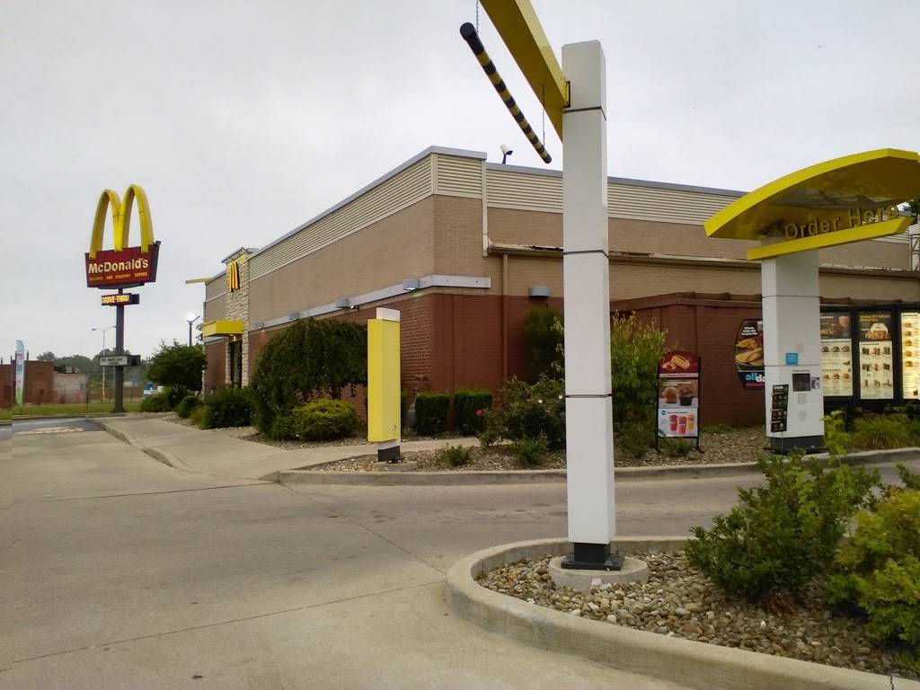 McDonalds | cafe | 428 N Main St, Niles, OH 44446, USA | 3306523328 OR +1 330-652-3328
