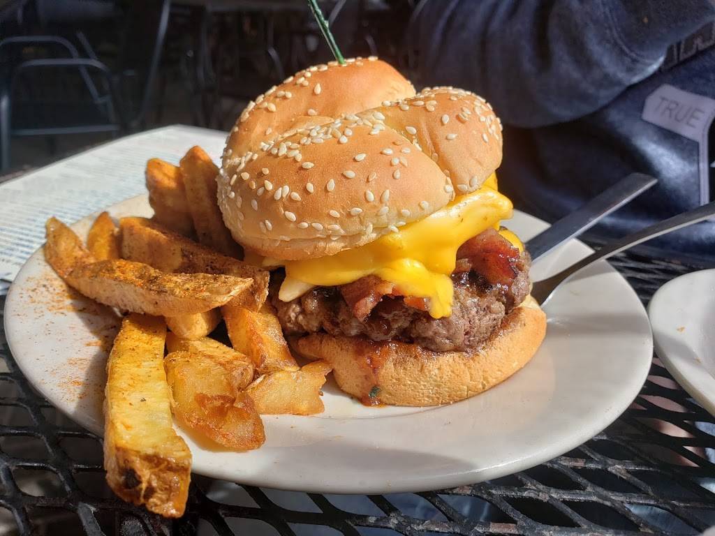 Sidetrack Bar and Grill | restaurant | 56 E Cross St, Ypsilanti, MI 48198, USA | 7344831035 OR +1 734-483-1035