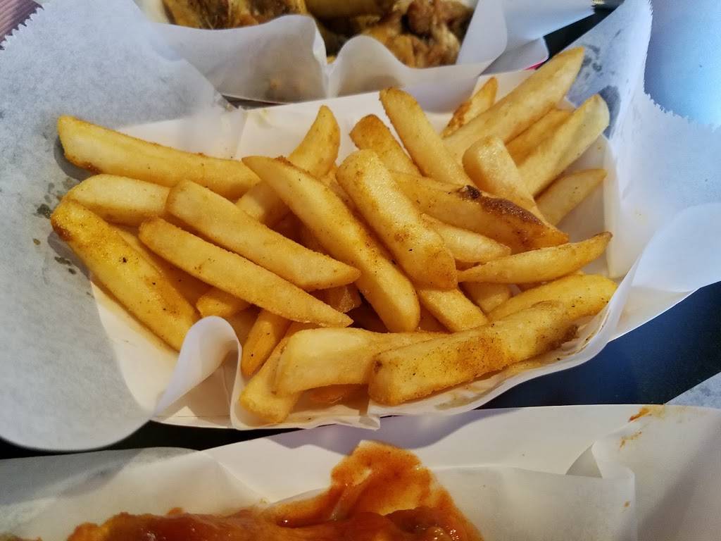 Chiki Chiki Wings and Sports | restaurant | 16312 Arrow Blvd, Fontana, CA 92335, USA | 9094293209 OR +1 909-429-3209