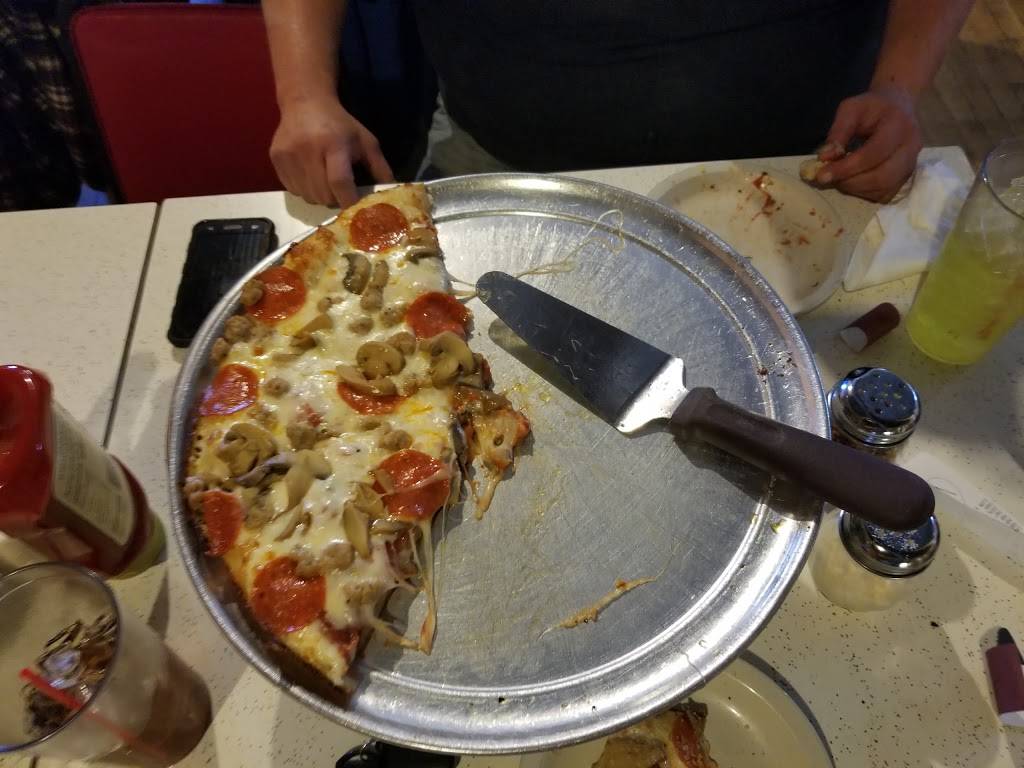 Chaunceys Pub | restaurant | 121 State St, Hillman, MI 49746, USA | 9897423282 OR +1 989-742-3282