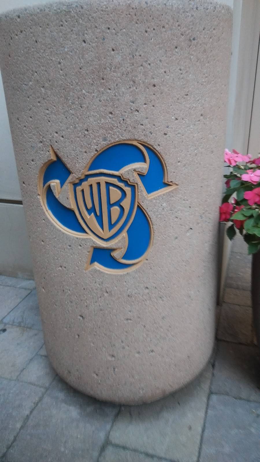 Jamba Juice Warner Brothers | restaurant | 4000 Warner Bros. Blvd.,, Bldg. 3, Burbank, CA 91522, USA | 8189543400 OR +1 818-954-3400