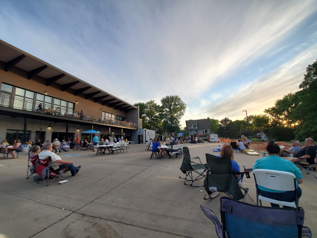 Waverly Area Veterans Post (WAVP) | restaurant | 1300 4th St NW, Waverly, IA 50677, USA | 3194839287 OR +1 319-483-9287