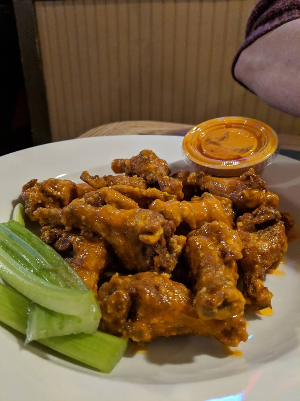 iBar | restaurant | 2118 Maryland Ave, Baltimore, MD 21218, USA | 4437596147 OR +1 443-759-6147