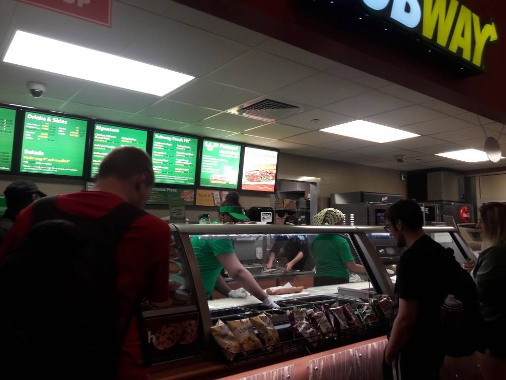 Subway Restaurants | restaurant | 200 Bloomfield Ave, Village Market, The University of, Konover Campus Center, West Hartford, CT 06117, USA | 8607687885 OR +1 860-768-7885