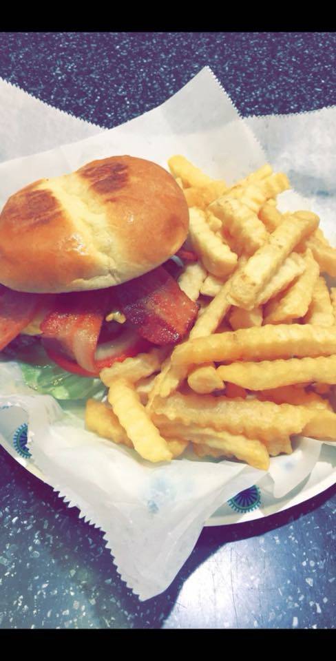 St John Burgers | restaurant | 6200 St John Ave, Kansas City, MO 64123, USA | 8164693585 OR +1 816-469-3585