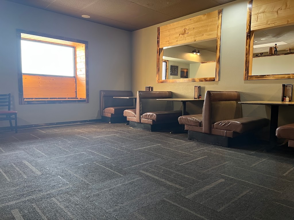 Peppermill Restaurant & EKV Lounge | restaurant | 502 US-20, Valentine, NE 69201, USA | 4023762800 OR +1 402-376-2800