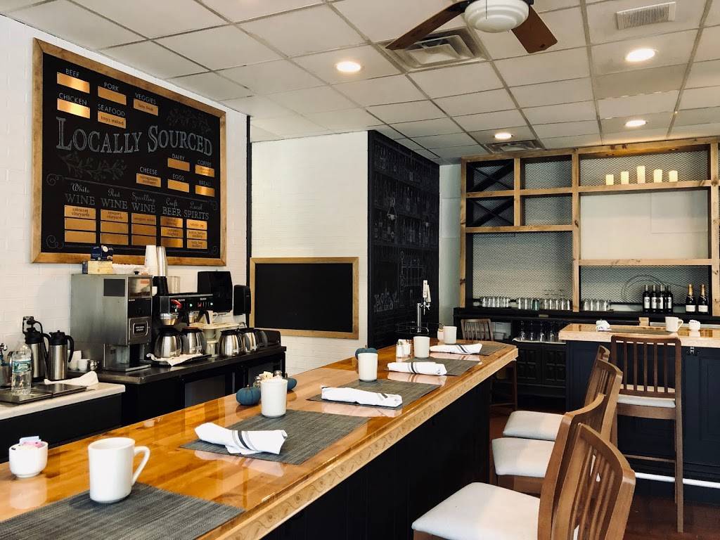 Uptown Food & Spirits | restaurant | 437 Main St, Warren, RI 02885, USA | 4014415460 OR +1 401-441-5460