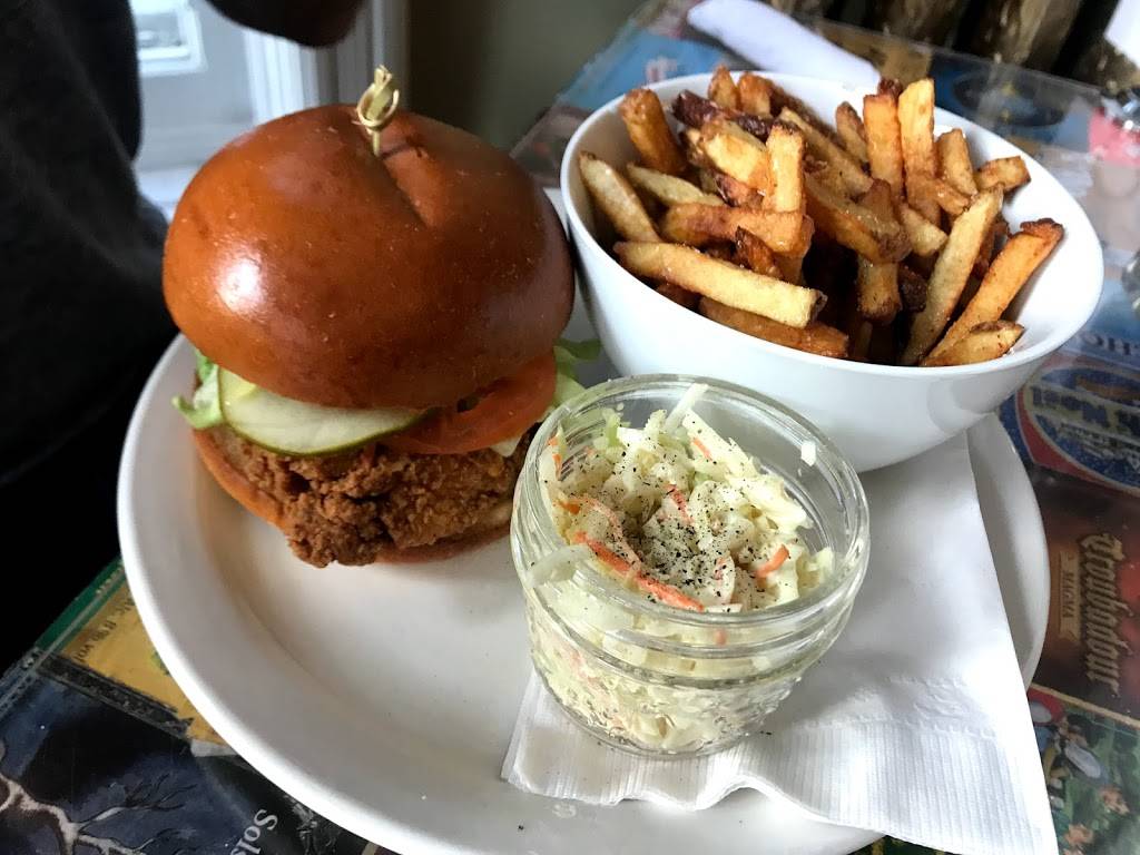 Bistro LAutre Oeil | restaurant | 152 Rue Principale, Gatineau, QC J9H 3M8, Canada | 8196821221 OR +1 819-682-1221