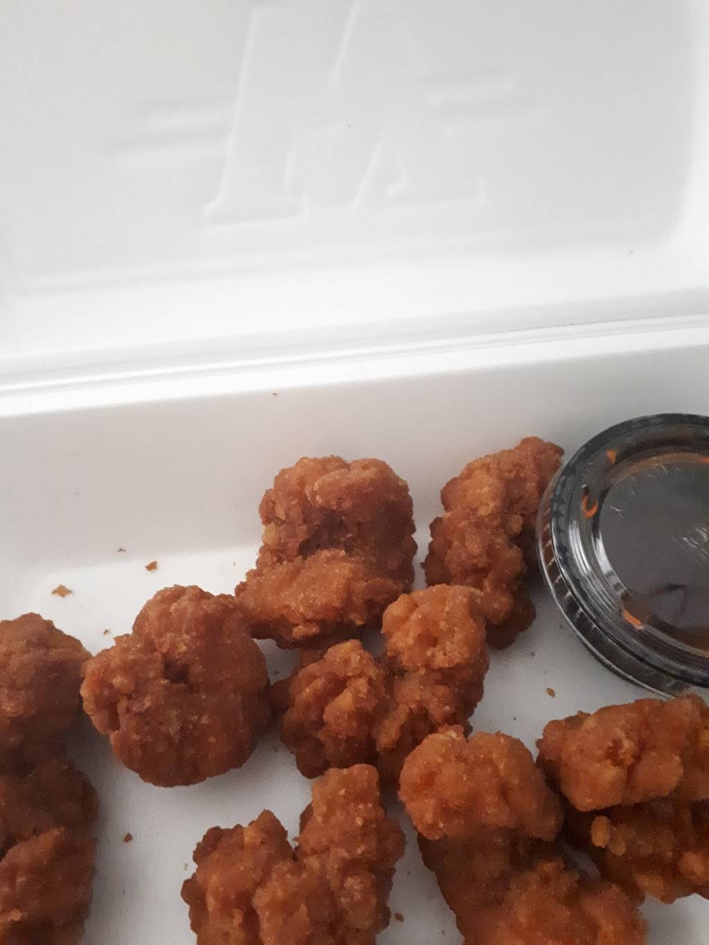 Wild Wing | restaurant | 4141 Dixie Rd, Mississauga, ON L4W 1V5, Canada | 2895212445 OR +1 289-521-2445