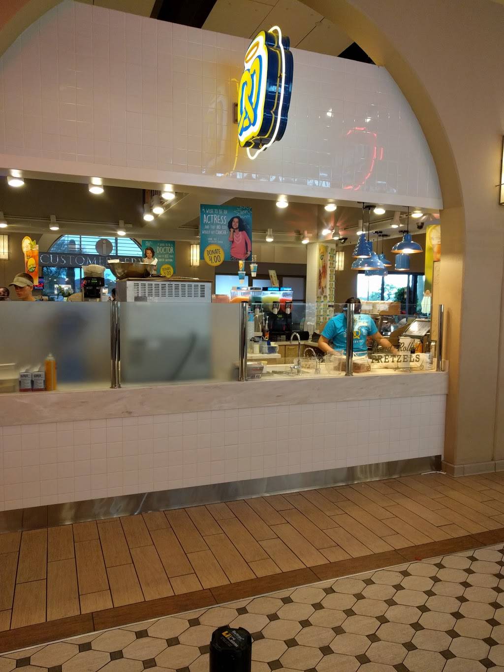 Auntie Annes | cafe | 4250 W Anthem Way f90, Phoenix, AZ 85086, USA | 6235812990 OR +1 623-581-2990