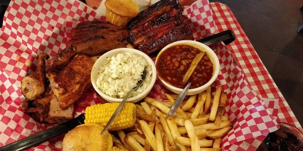 Famous Daves Bar-B-Que | restaurant | 3303 N Perryville Rd, Rockford, IL 61114, USA | 8156360300 OR +1 815-636-0300